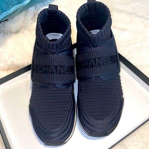 Authentic chanel sneakers. Size 39. Comes with box
